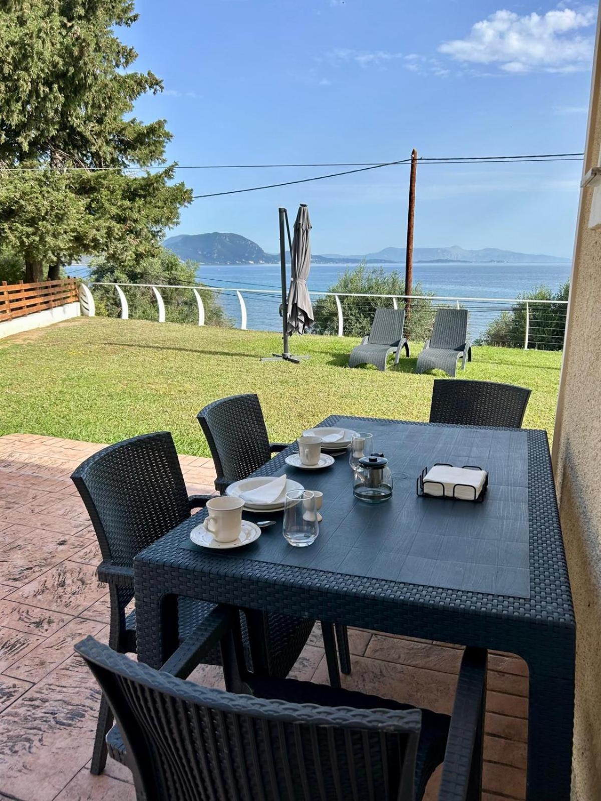 Viktor's House By The Sea Holiday home Mpoukaris
